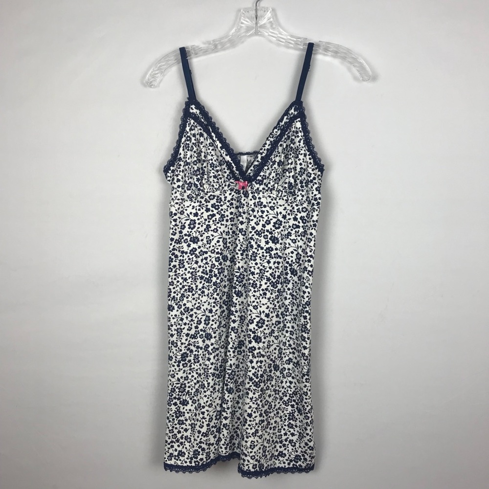 Jessica Simpson floral nightie. Size small.